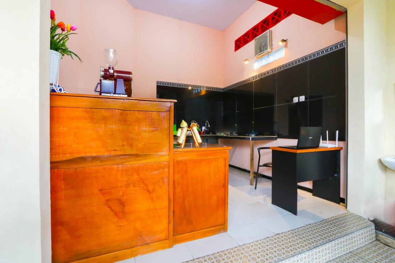 Oyo Life 3064 Mahameru Kost Putra Jembel Exteriér fotografie