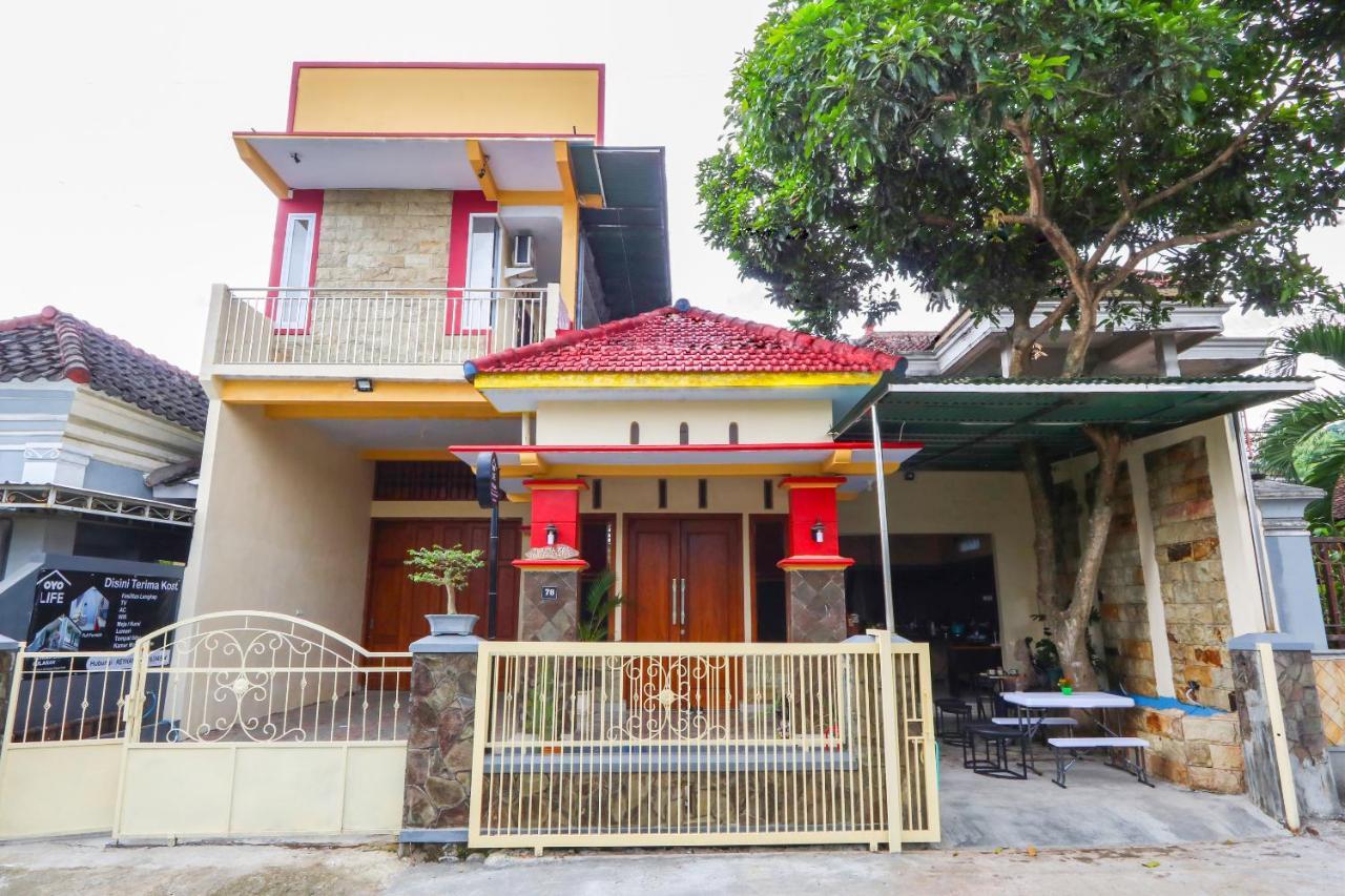 Oyo Life 3064 Mahameru Kost Putra Jembel Exteriér fotografie